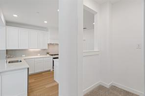 Building Photo - 2702 Parkview Ct