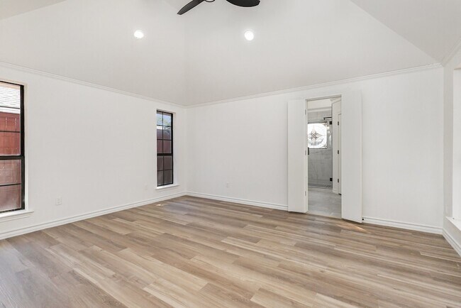 Building Photo - 922 Sycamore Creek Rd