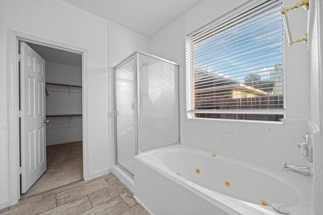 Building Photo - 4815 Plum Forest Rd