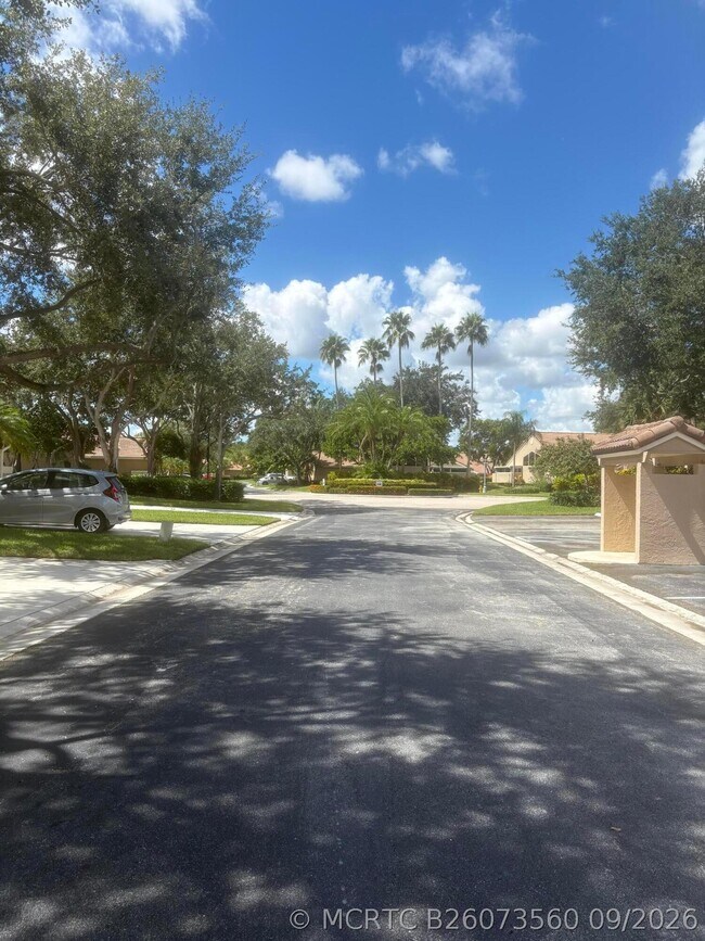 Building Photo - 1604 Rosewood Way