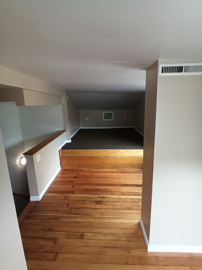 Building Photo - 2009 2nd St NE