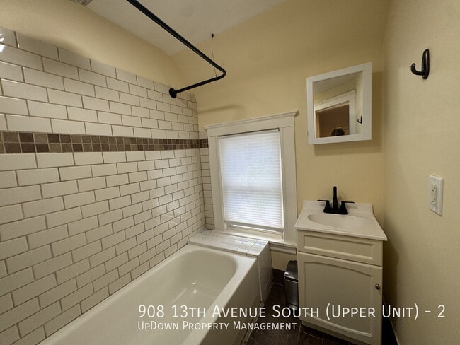 Building Photo - 908 13th Ave S