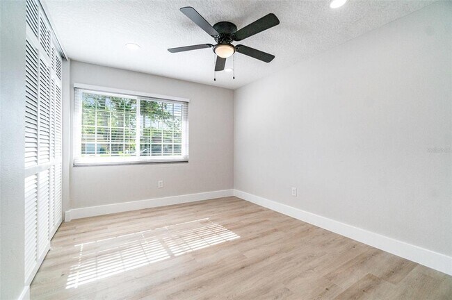 Building Photo - 1216 W Wellington Dr