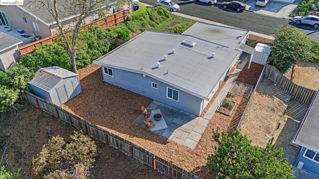 Building Photo - 2559 Rebecca Dr