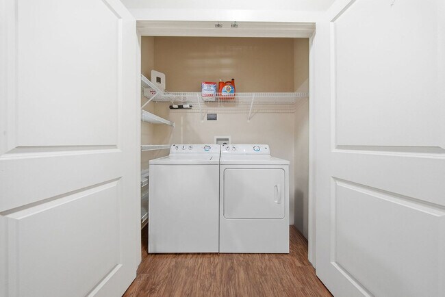 Building Photo - 1700 W Cleveland St