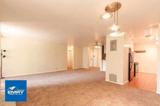 Building Photo - Beautiful 2 Bedroom, 2 Bathroom Condo In C...