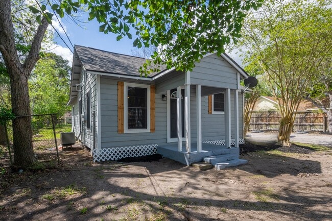 Building Photo - 211 W South St