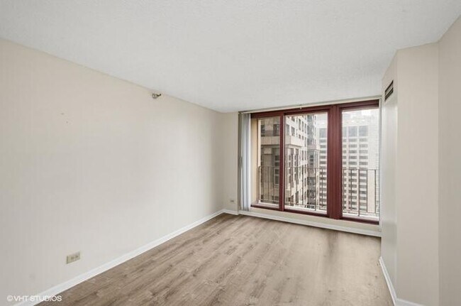 Building Photo - 200 N Dearborn St