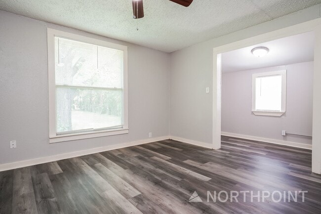 Building Photo - 2 BR/1BA | Newly Renovated Single Family Home |  Gated backyard