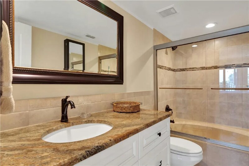 Building Photo - 9612 Riverside Dr
