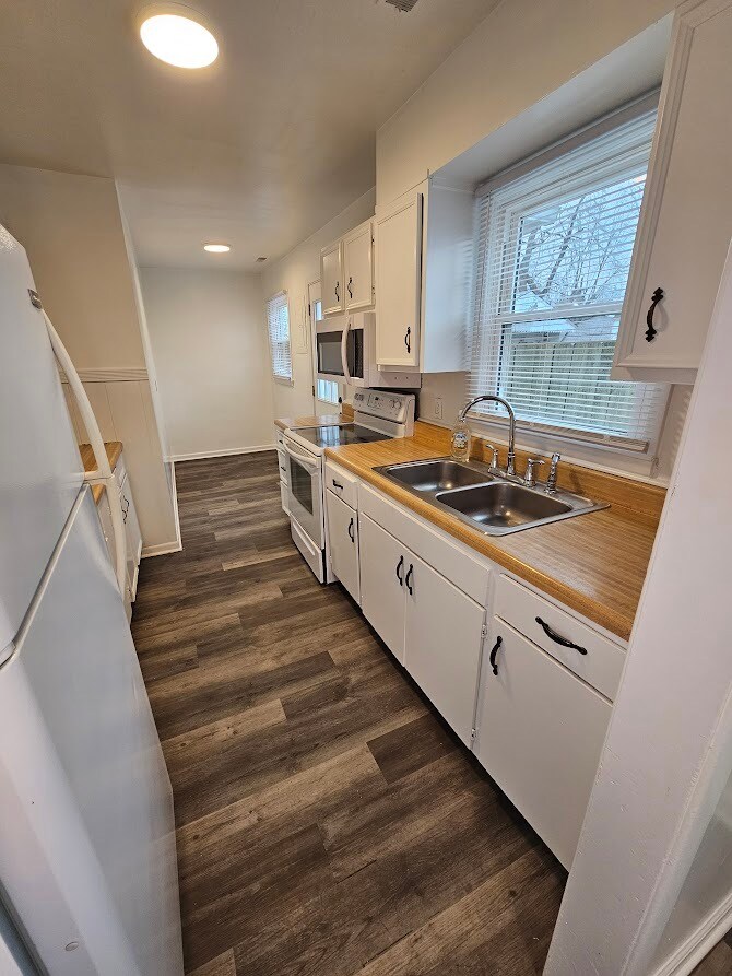 Building Photo - 9137 Hibben Ave