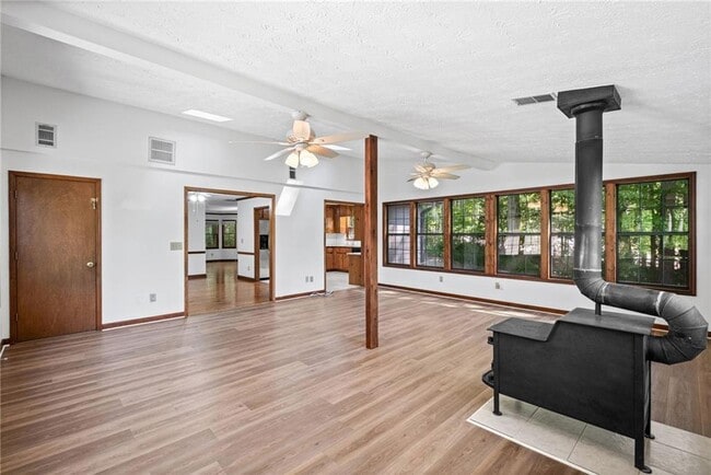 Building Photo - 1321 Timbercrest Dr