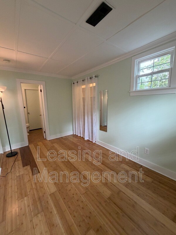 Building Photo - 2056 St James Dr