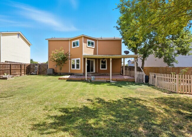Building Photo - Incredible value with a **washer, dryer, refrigerator, shed, and a covered backyard with a dog run!
