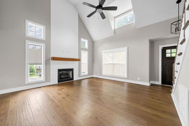 Building Photo - 4 Bedroom 2 1/2 Bath Home For Rent in Gate...