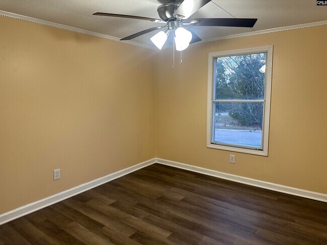 Building Photo - 221 Bentgrass Ln