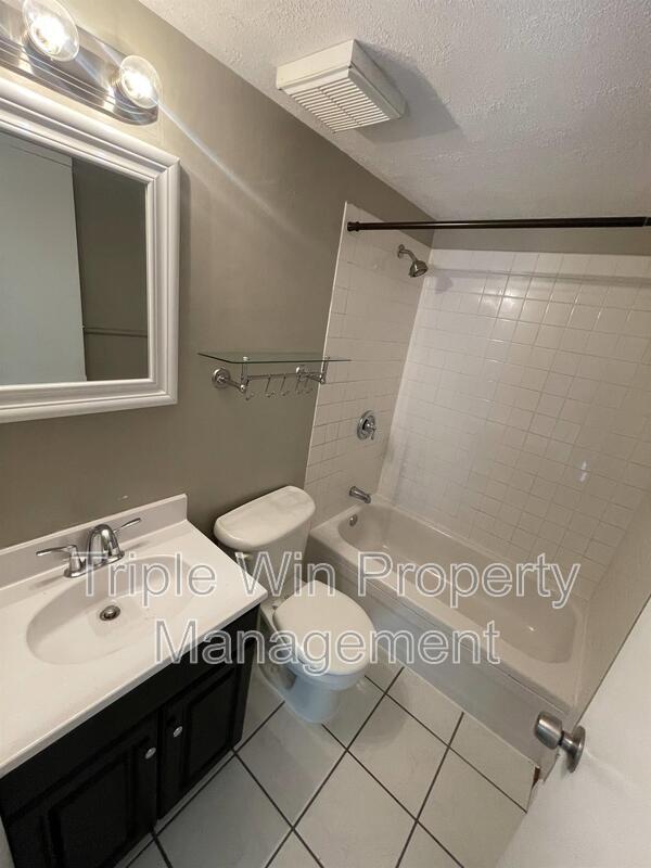 Building Photo - 411 Far Hill Dr