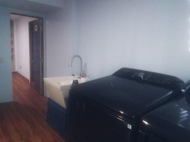 Building Photo - 42 Eriboll Ln