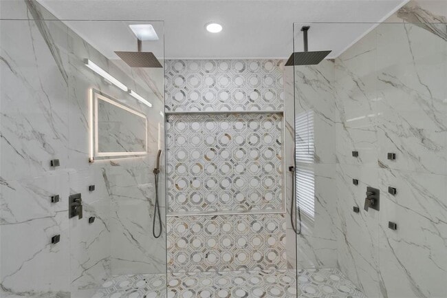 Building Photo - 4520 Pine Hollow Dr