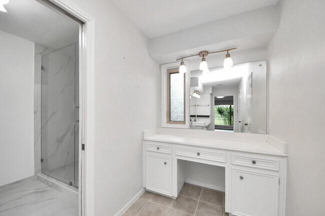 Building Photo - 3410 Crow Valley Dr