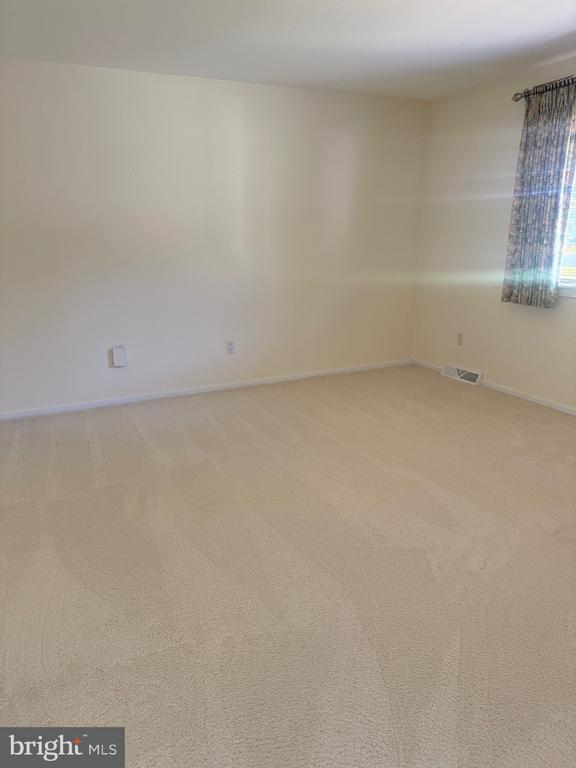 Building Photo - 14 Oak Knoll Dr