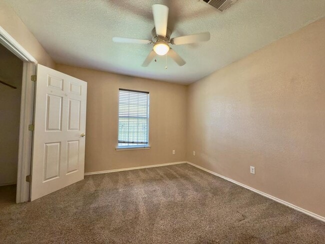Building Photo - Rental