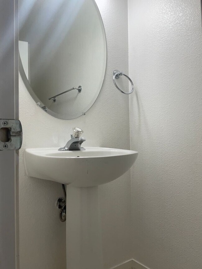 Building Photo - Sparks Family Home in Great Commuting and shopping Location