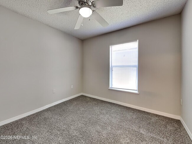 Building Photo - 6637 Gentle Oaks Dr E