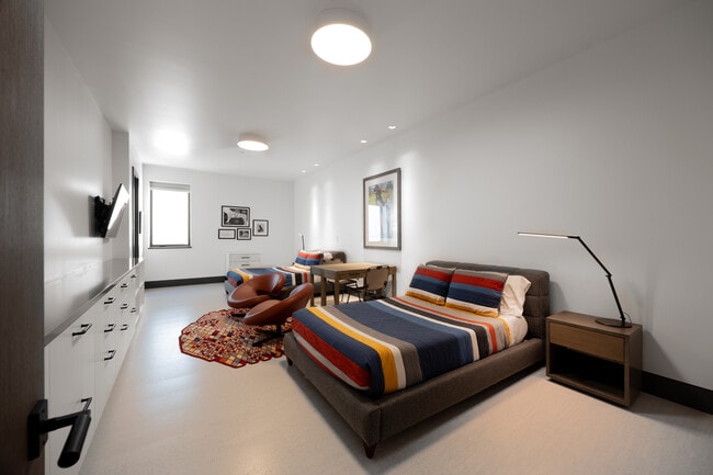 Building Photo - 1411 Crystal Lake Rd