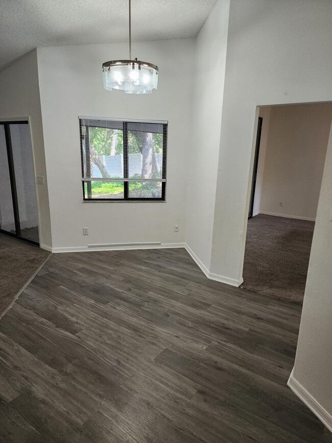 Building Photo - 211 Oakwood Blvd