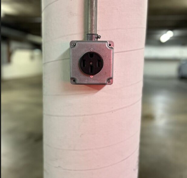 Electric Vehicle Charger in garage. - 521 Montana Ave