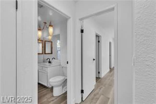 Building Photo - Spacious Single Story Home Near Sahara/Eas...