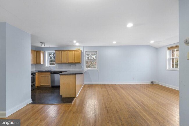 Building Photo - 5443 Houghton Pl