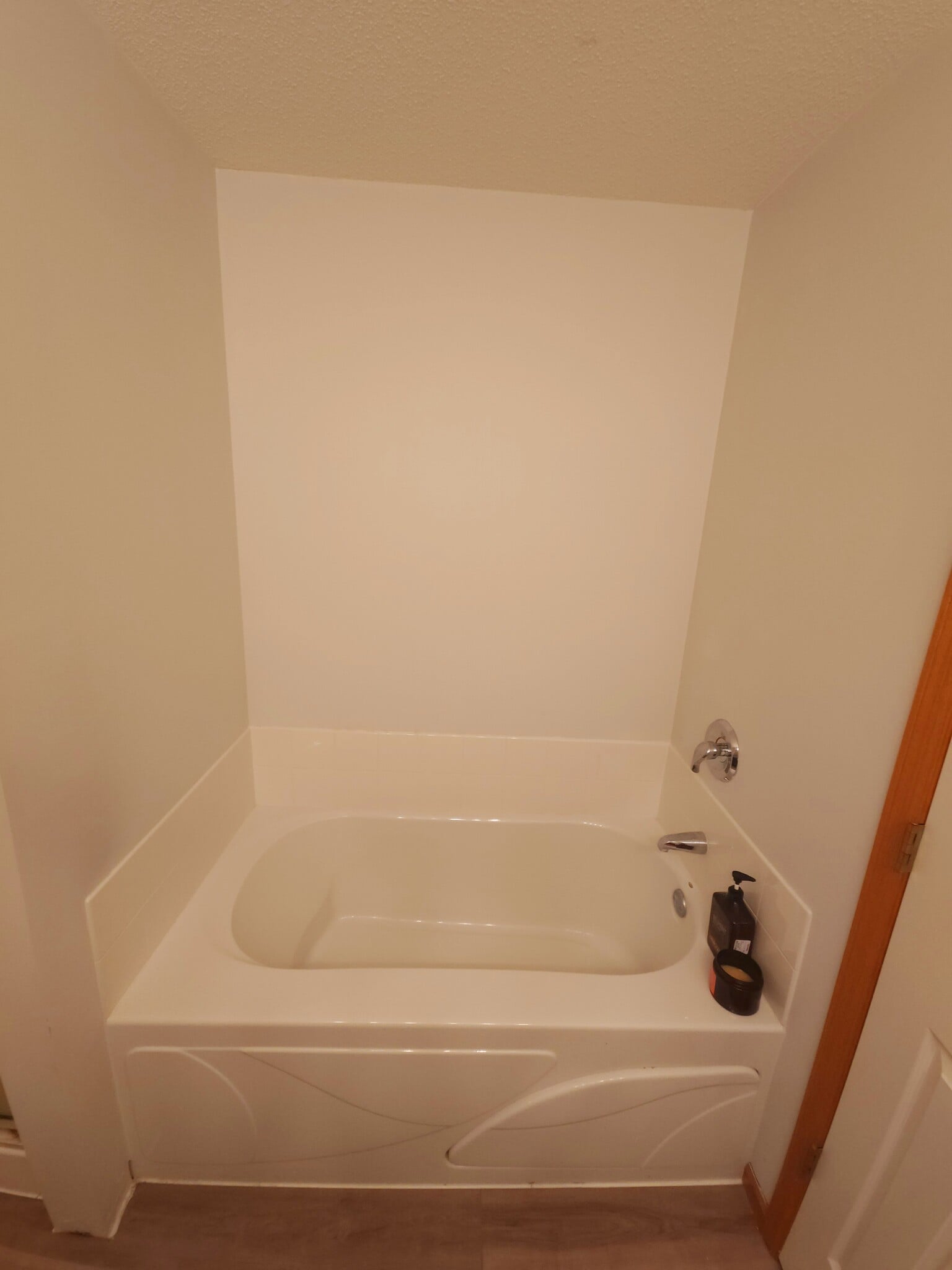 large tub in master bathroom - 862 Princeton Ave