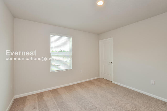 Building Photo - 13 Zebulon Pl