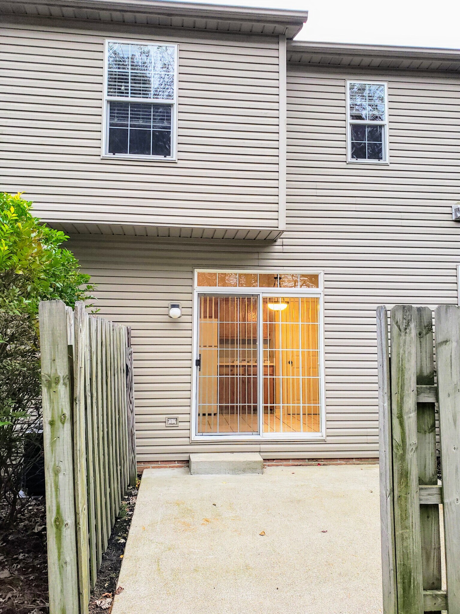 Building Photo - 2158 Kenyon St. N.E.