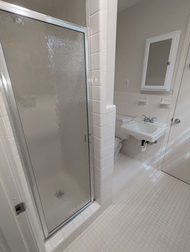 Building Photo - 3 bedroom 2 bath in Northwood Lake