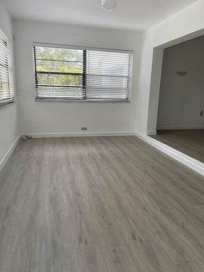 Building Photo - 53 Alcantarra Ave