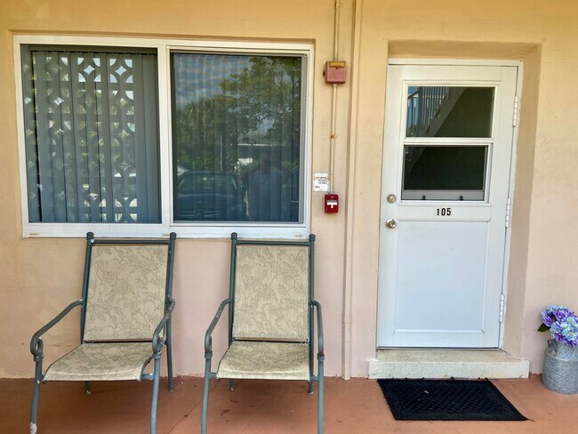 Building Photo - 2909 Middle River Dr