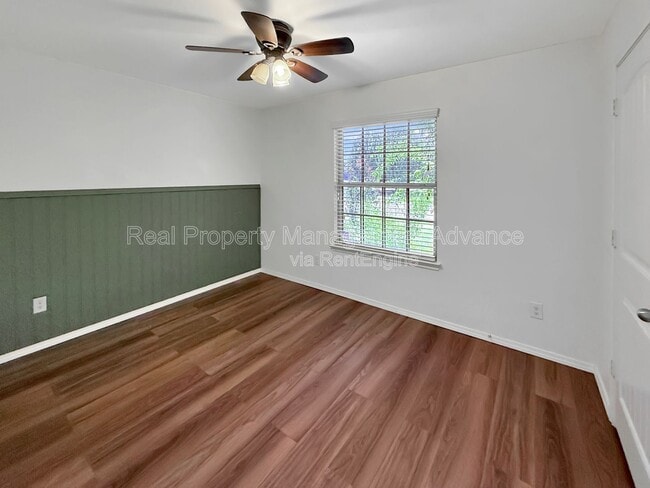 Building Photo - 1305 Savannah Ridge Dr