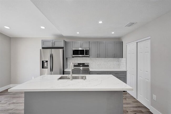 Primary Photo - 2614 W 65th St