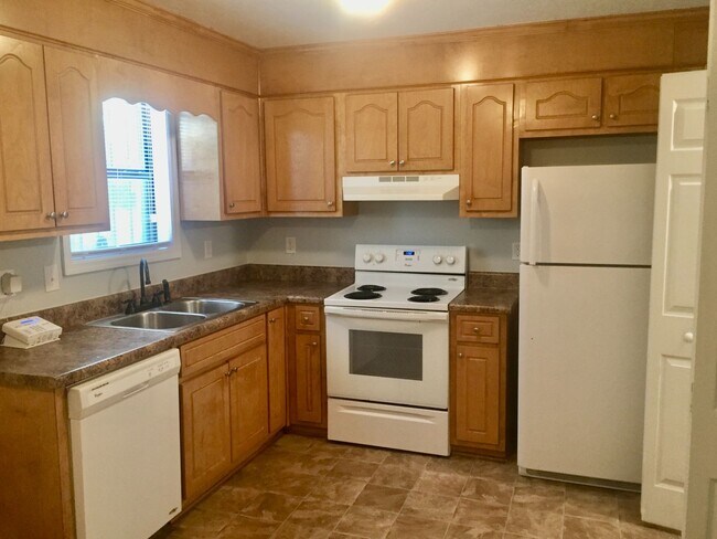 Building Photo - 2708 Blossom Dr