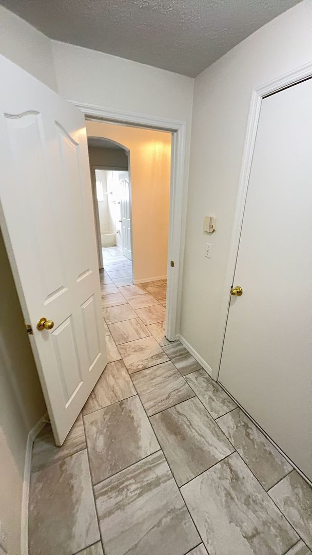 Building Photo - Come see this beautiful 3 bedroom, 2 bath, 2 car garage home for rent near Citrus Park Mall!