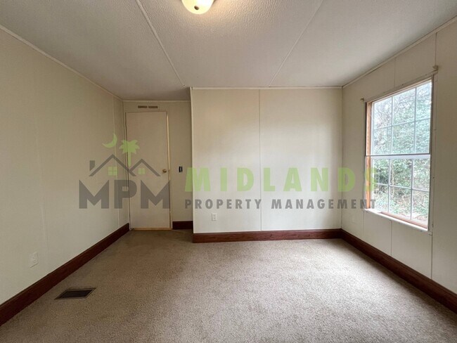 Building Photo - 575 Forts Pond Rd