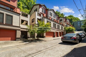 Building Photo - Two-Bedroom End Unit Condo in Goose Hollow! FREE PET RENT & DEPOSIT SPECIAL