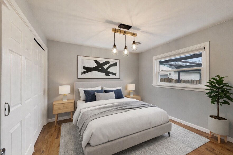 Building Photo - 306 N Schubert St