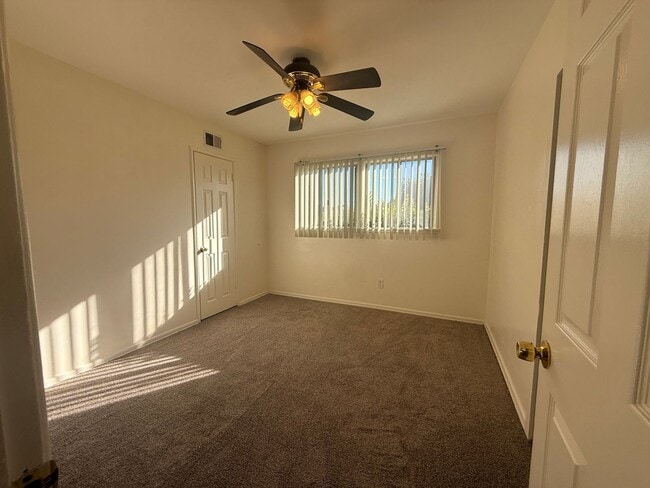 Building Photo - 3 bedroom 2 Bathroom Home in Colton