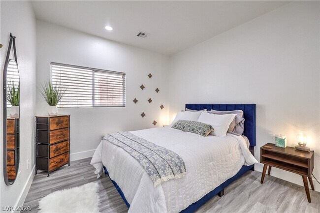 Building Photo - 10762 Flame Vine Ct
