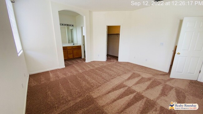 Building Photo - Centrally Located Right Off of the 99 FWY
