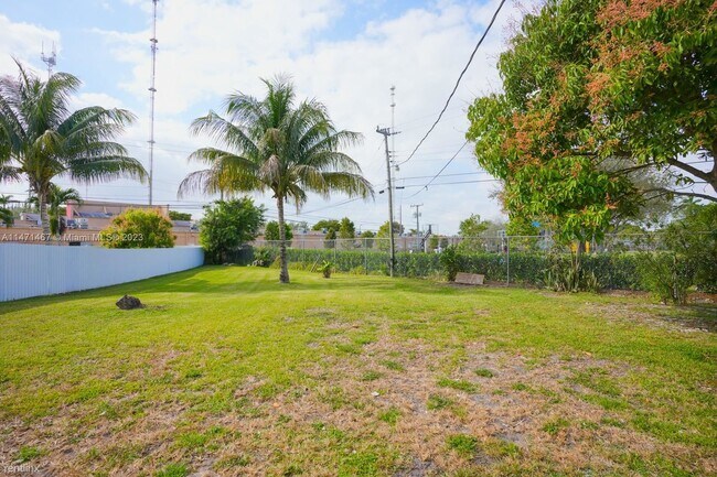 Building Photo - 3 br, 2 bath House - 135 NW 208th Street 135